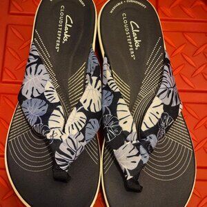 Clark's sandals brand new size 8